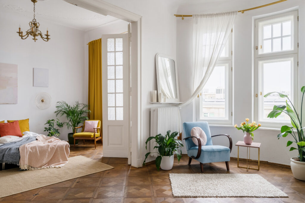 Offener Raum oder Appartement-Studio mit Interieur im Vintage-Stil