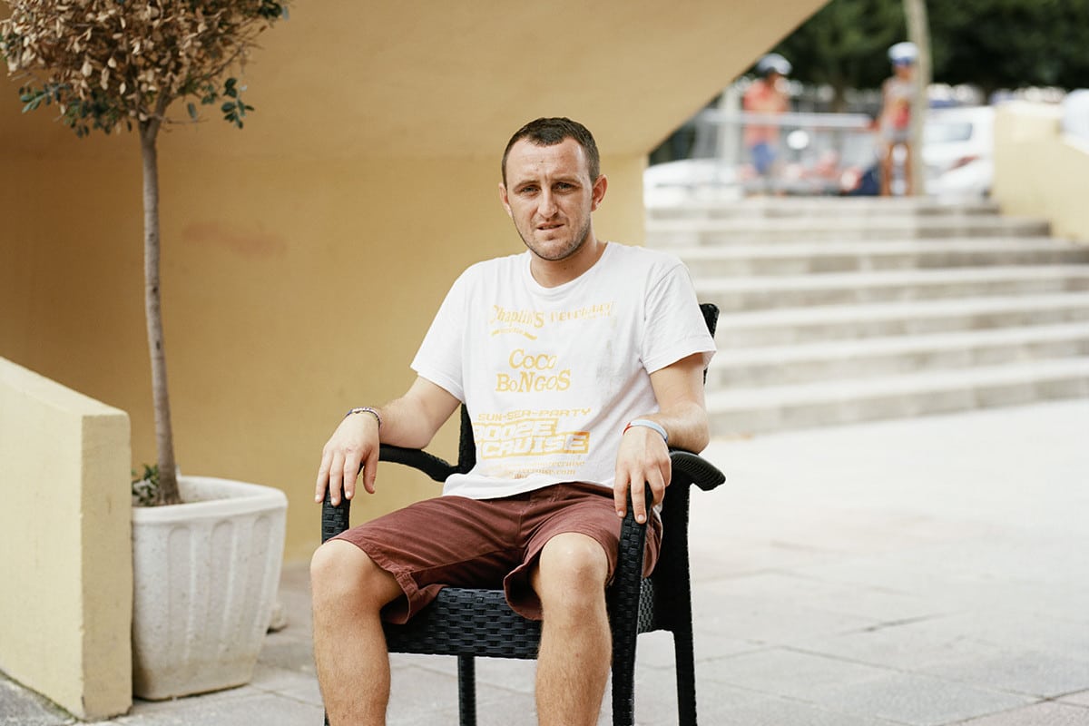 La série de photographies "Good Times for Free" de William Lakin présente des jeunes Britanniques brûlés.