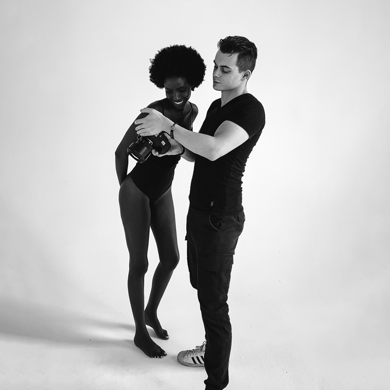 portrait en noir et blanc du photographe de mode et de portrait Alexander Karlov