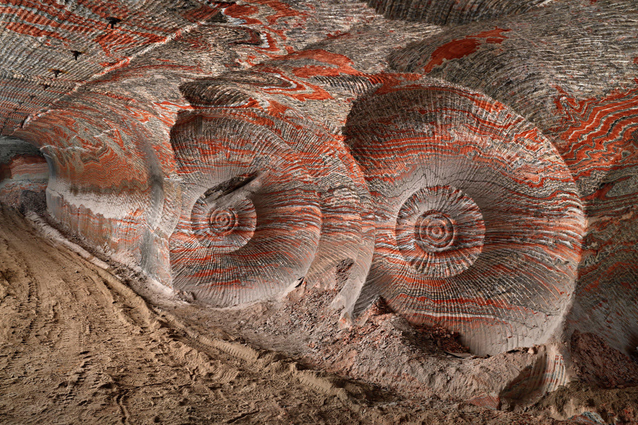 Manufactured Landscapes: The Photographs of Edward Burtynsky