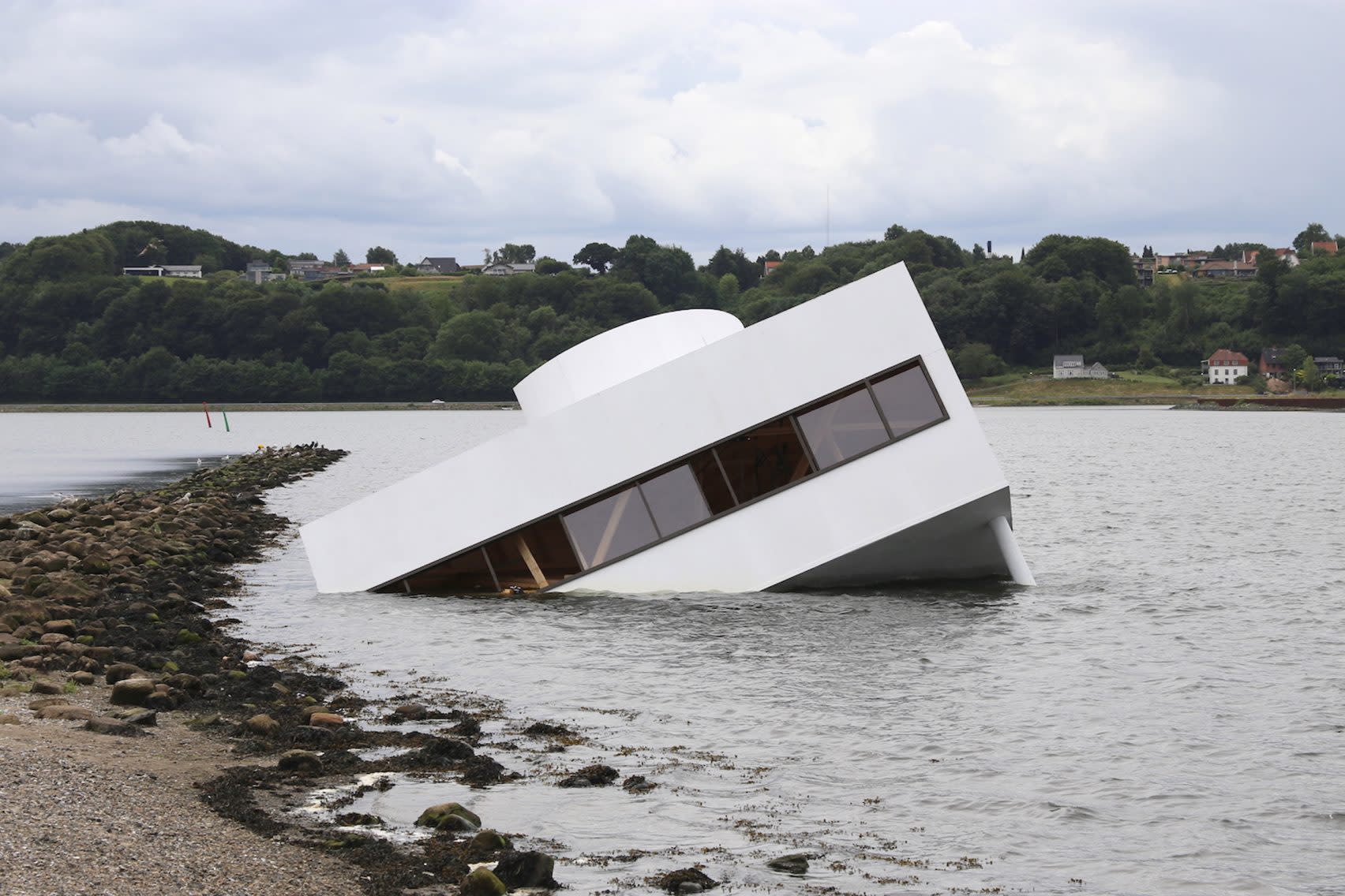 Weekly Update: Sinking Le Corbusier Edition