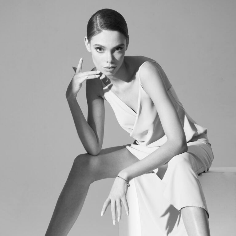 The 7 Best Model Poses for a Successful Photo Session