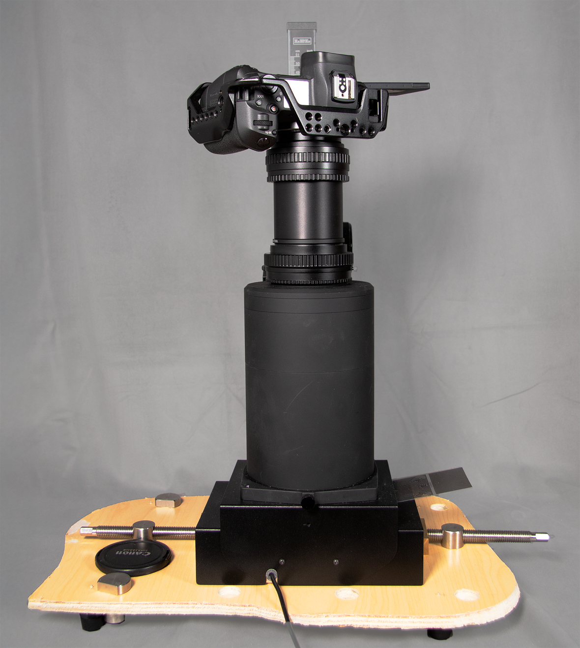 Camera mounting rig with lens attached to a weighted base