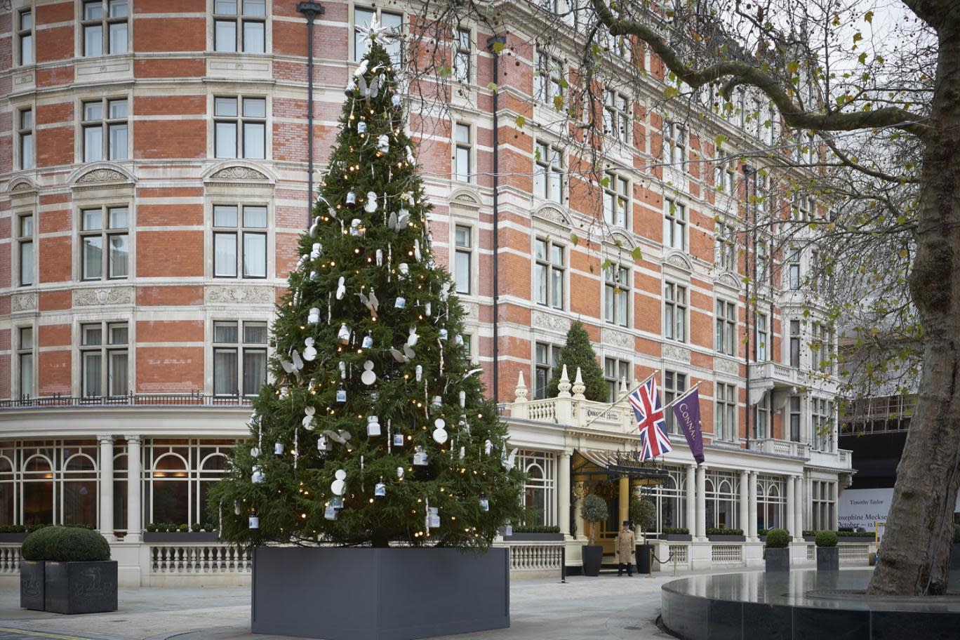 damien-hirst-arbre-de-noël-2