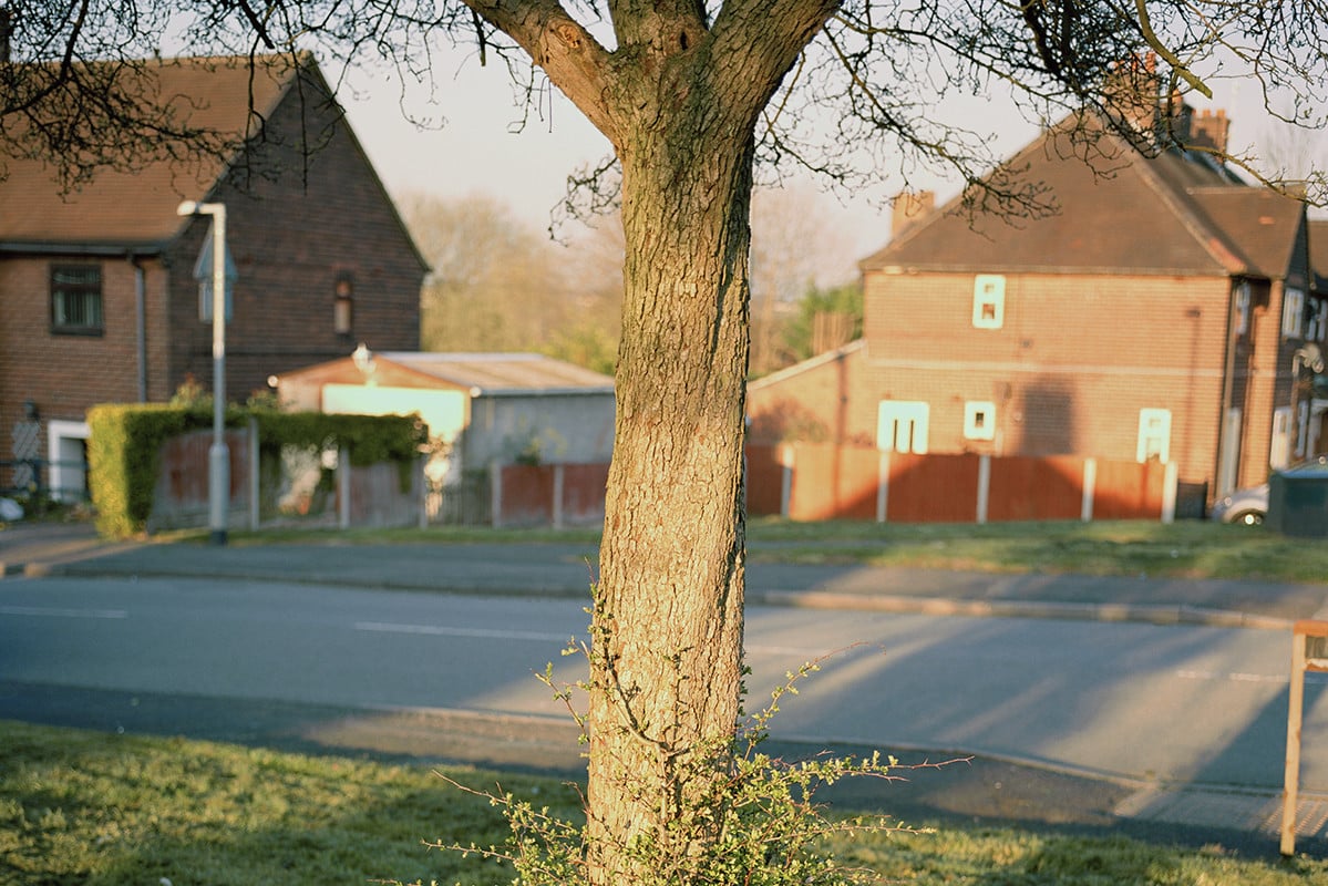 La vie en banlieue anglaise photographiée par Danielle Madeley