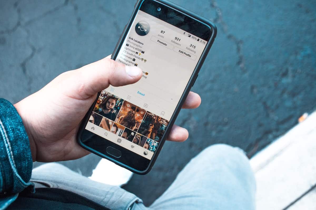 Here’s How To Write An Amazing Instagram Bio In 10 Minutes