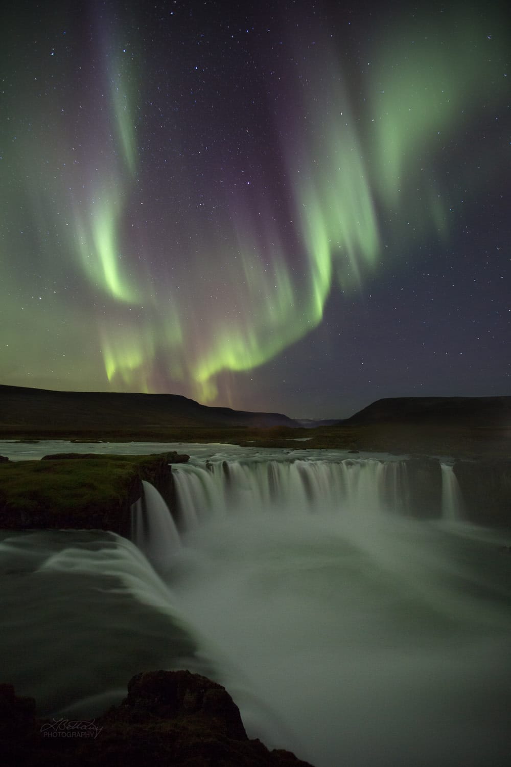 goddafoss_northern_lights