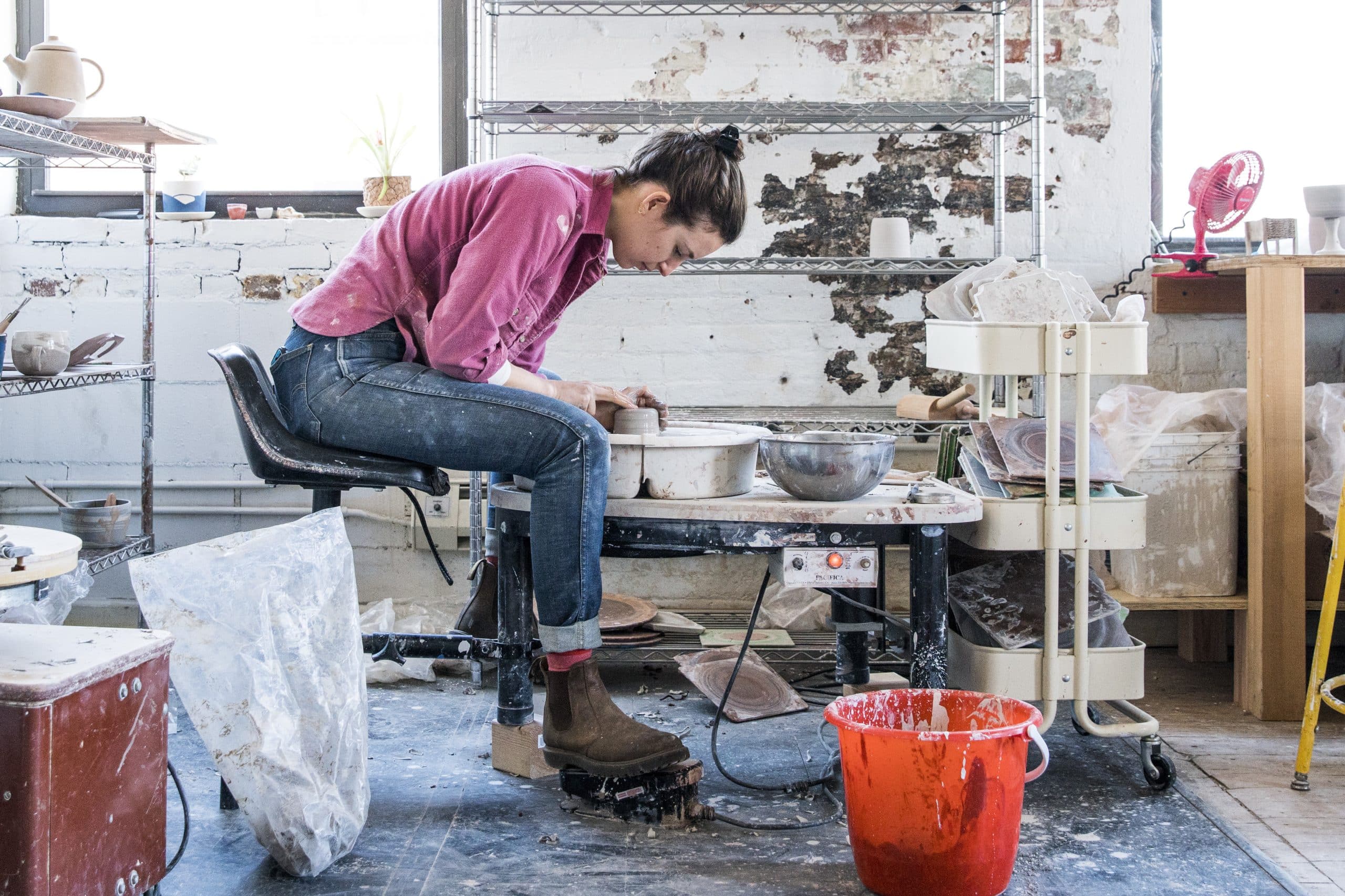 Helen Levi: De amadora de arte em cerâmica a uma carreira criativa em tempo integral