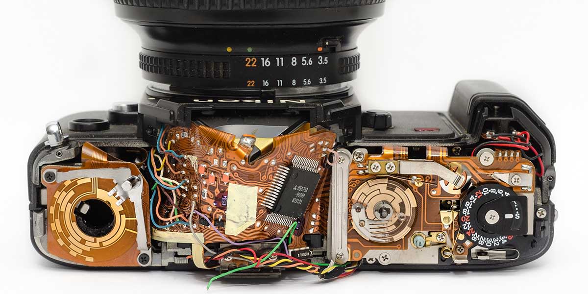 insides-of-a-broken-camera