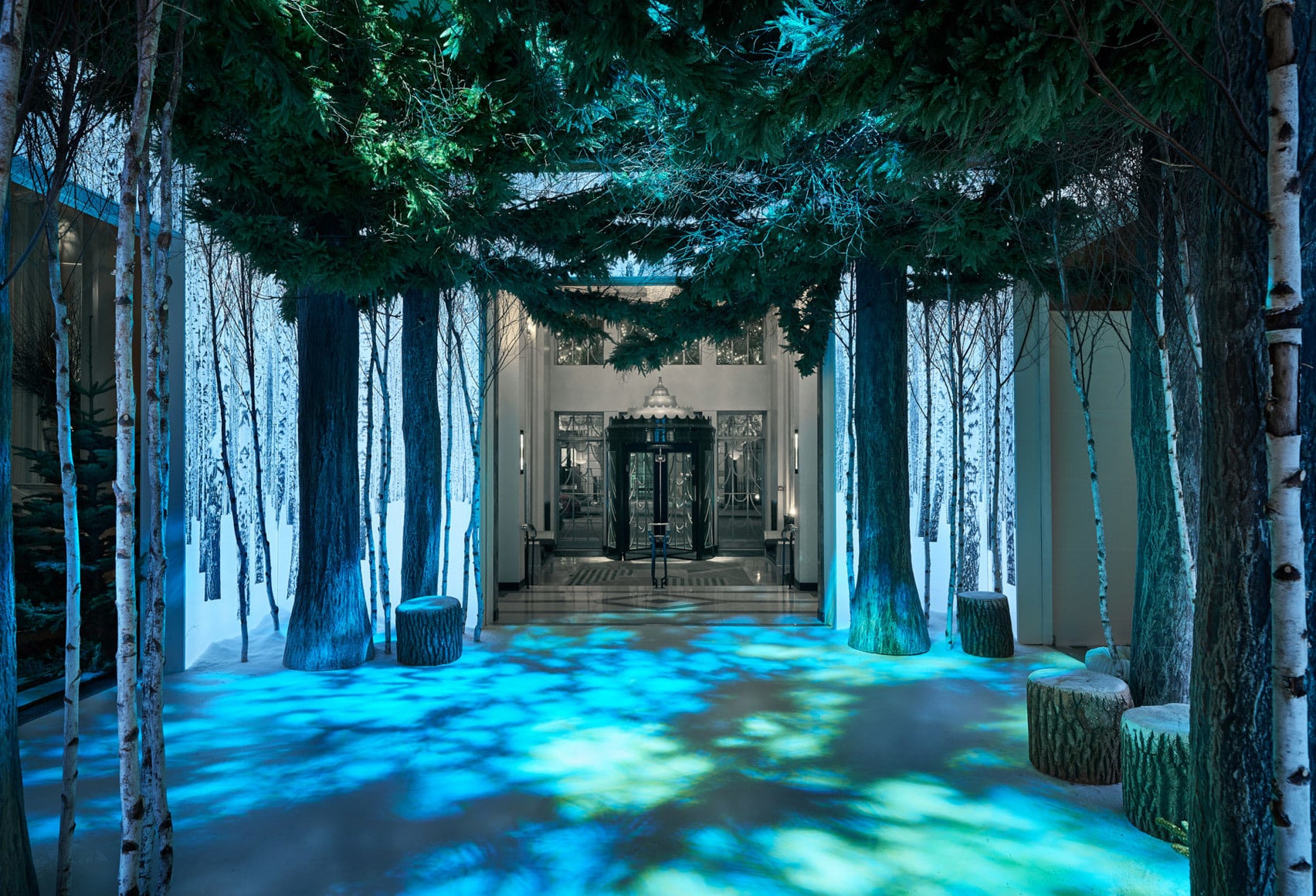 jony-ive-marc-newson-diseño-del-árbol-de-navidad-claridges-londres-1