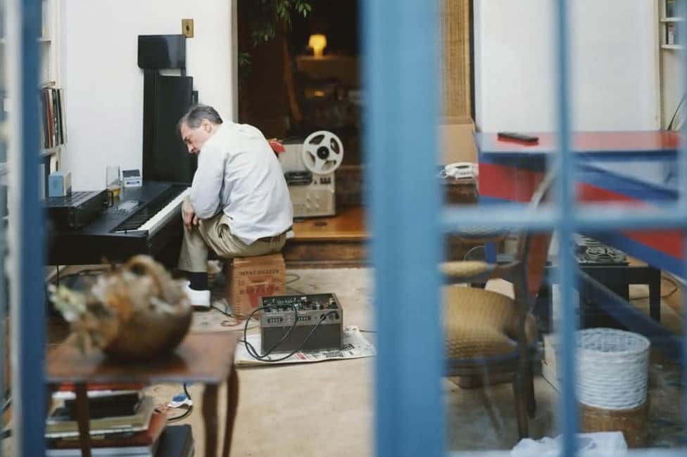 memphis tennessee 2000 william eggleston en su sala de música durmiendo junto al mississippi