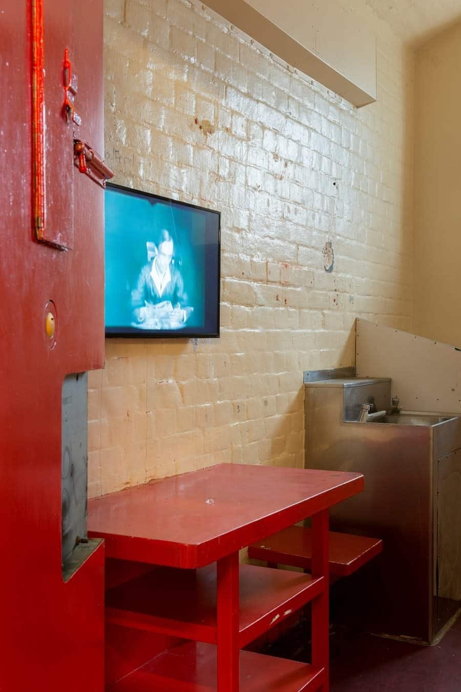 nan-goldin-prison-2