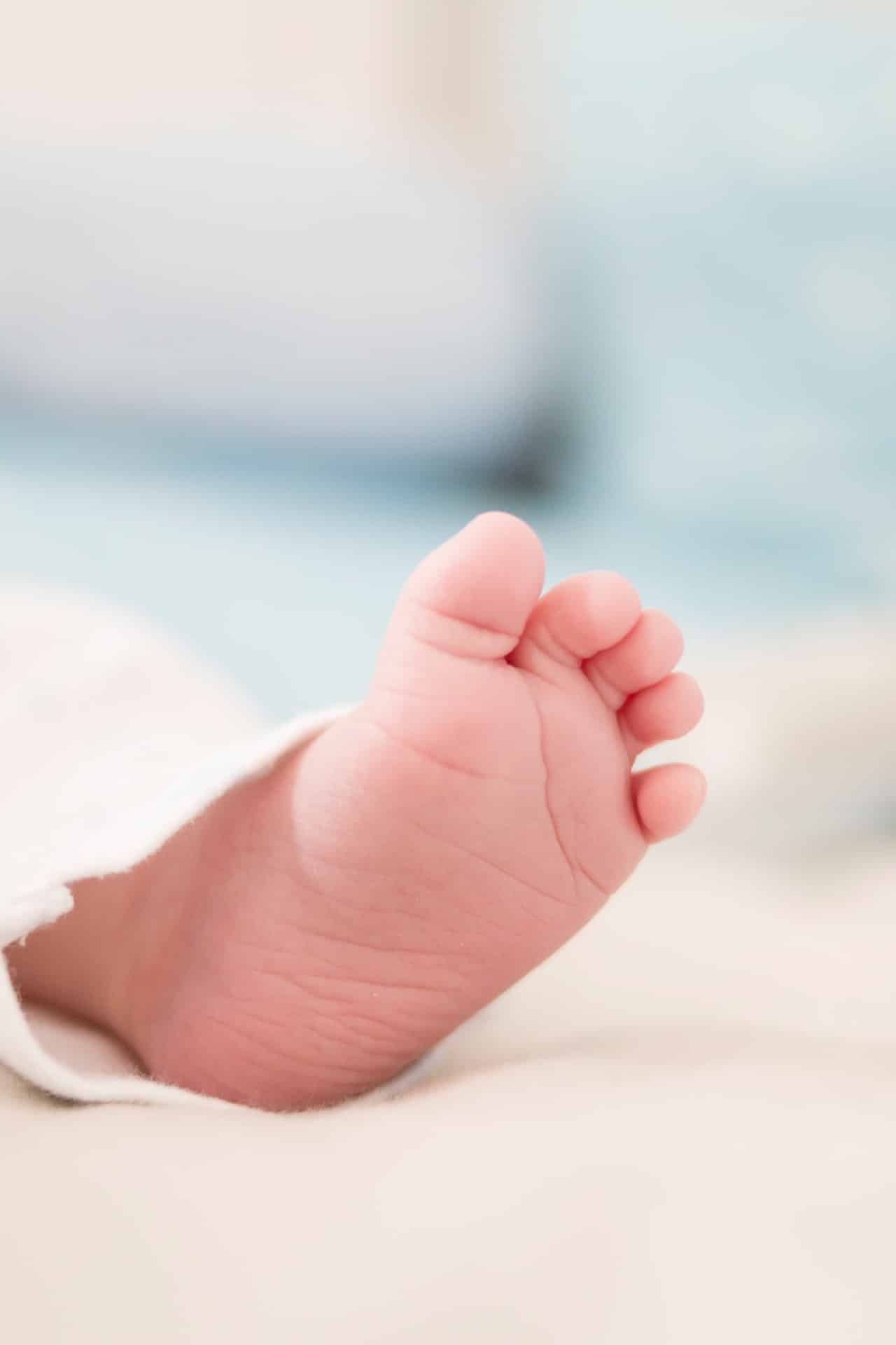 newborn baby foot