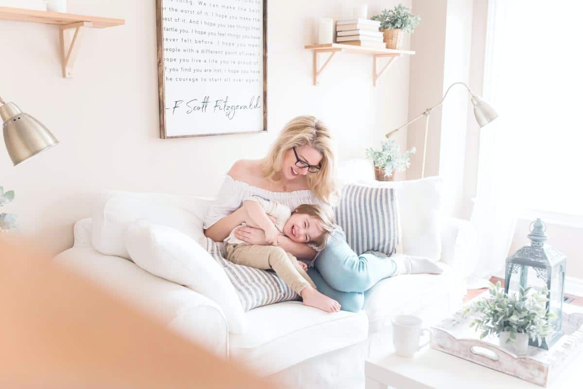 foto de familia mamá y niño pequeño