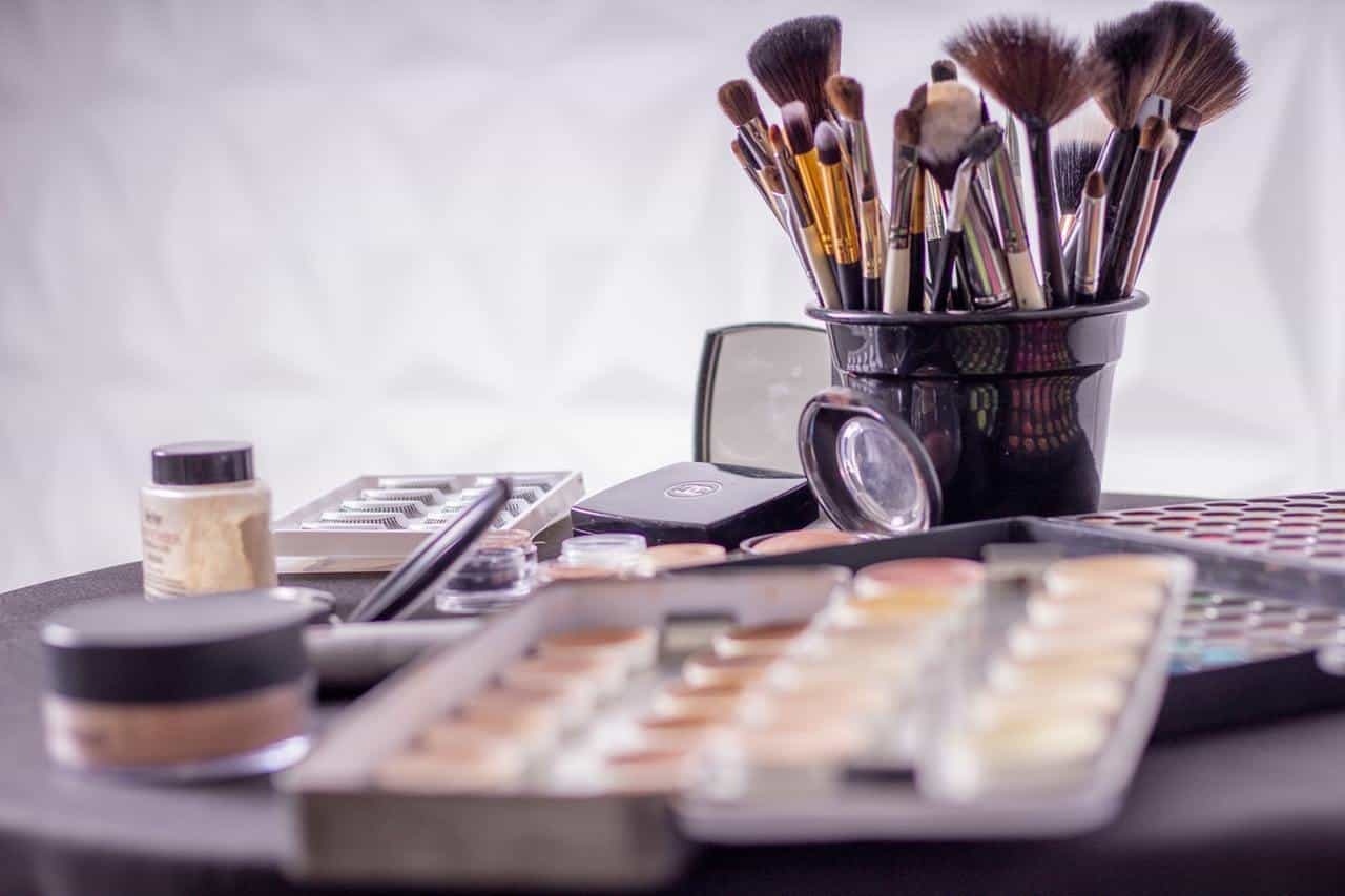 Stage Makeup - The Art of Makeup School