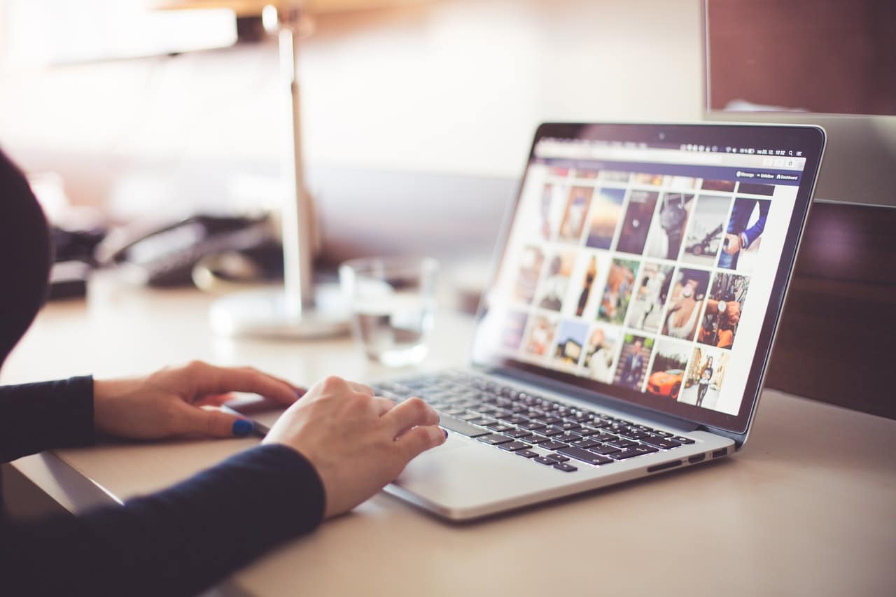 A melhor maneira de enviar fotografias e galerias de fotos para os clientes