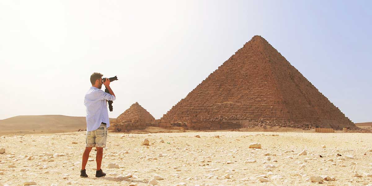 photographer-travelling-to-egypt-with-camera-insurance