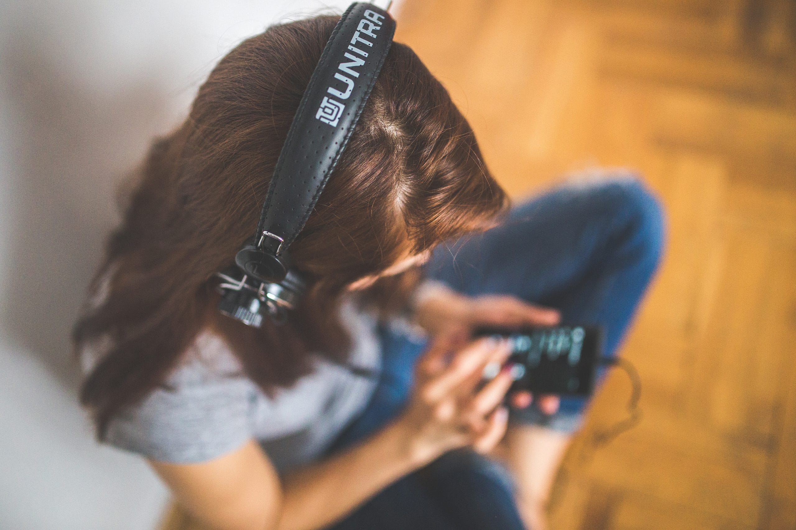 12 Best Free Podcasts For Better Creative Thinking in 2017