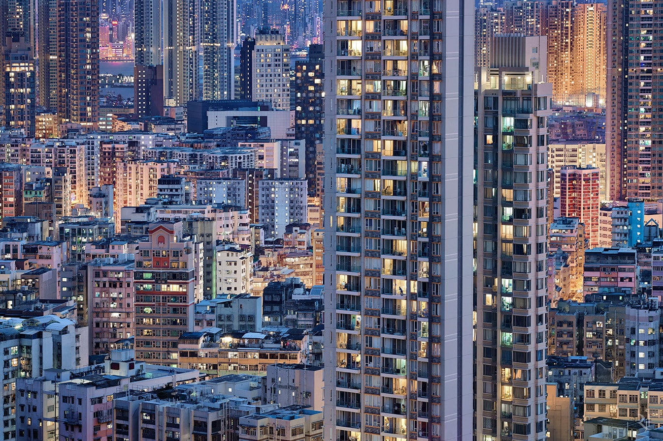 Romain Jacquet-Lagrèze: Fotografía del resplandor azul de Hong Kong al atardecer