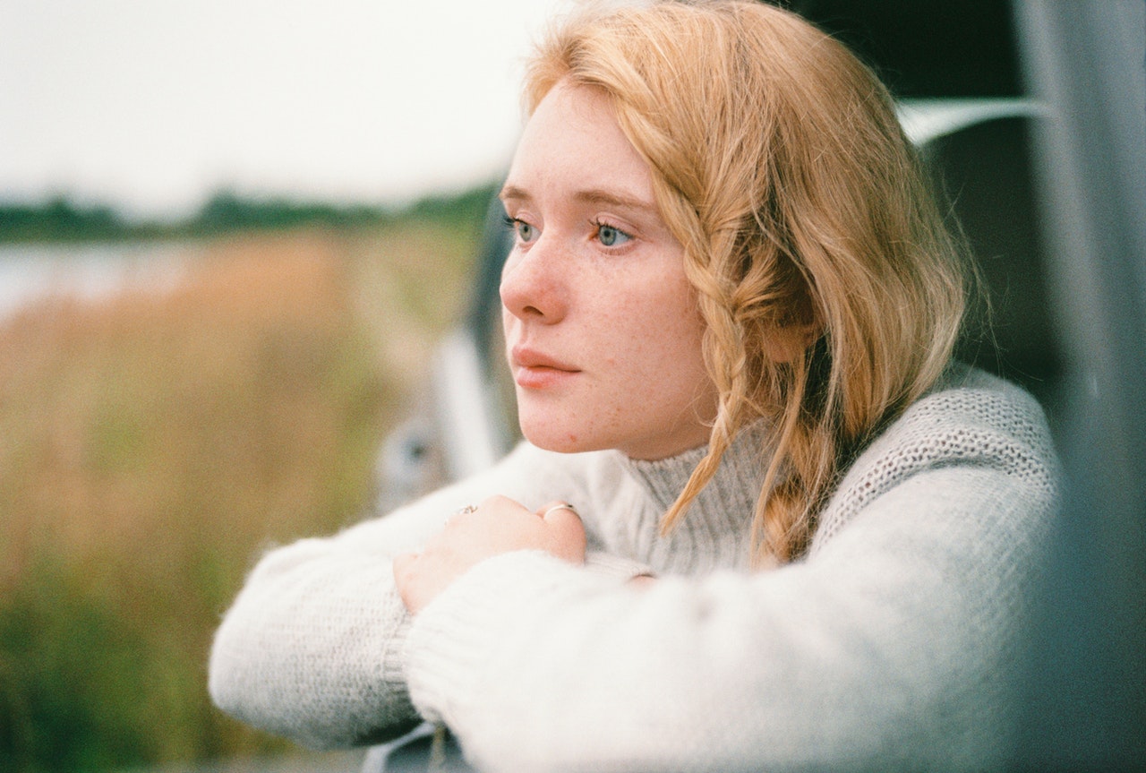 portrait latéral d'une femme