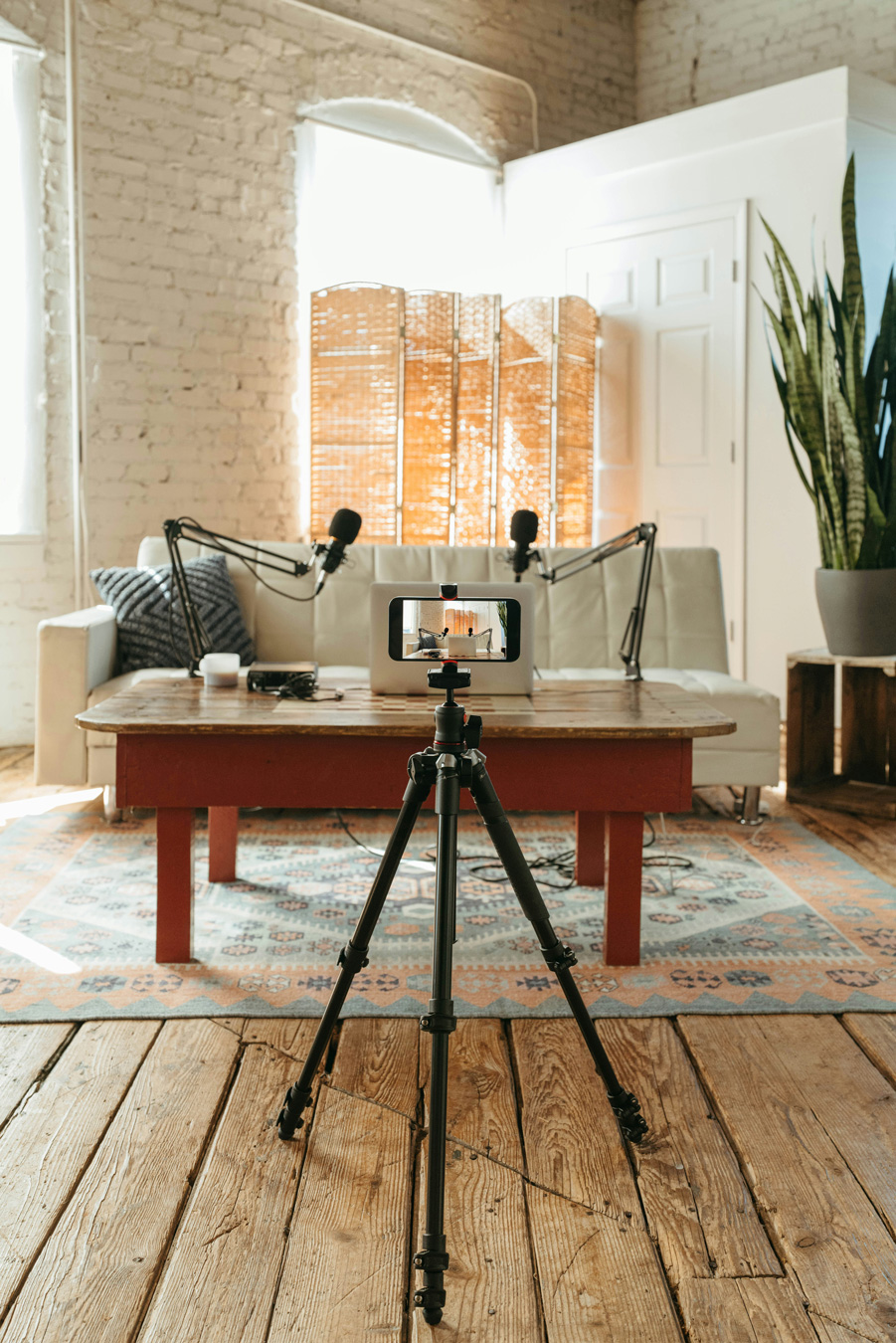 Social-Media-Aufnahmestudio hj Dt6U8R24 unsplash