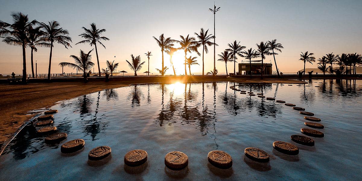 sunet-em-uma-piscina-na-praia