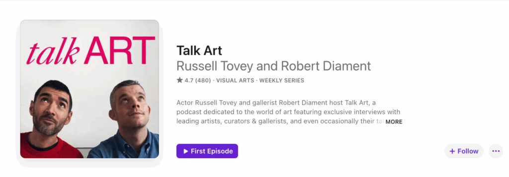 A imagem é uma capa de podcast para "Talk Art", com Russell Tovey e Robert Diament. A capa mostra os apresentadores olhando para cima com o título "talk ART" em rosa acima deles.