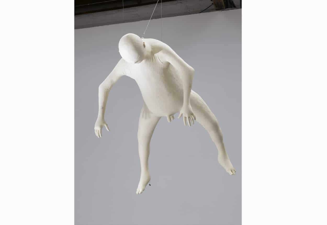 tim-hawkinson-autorretrato-globo-3