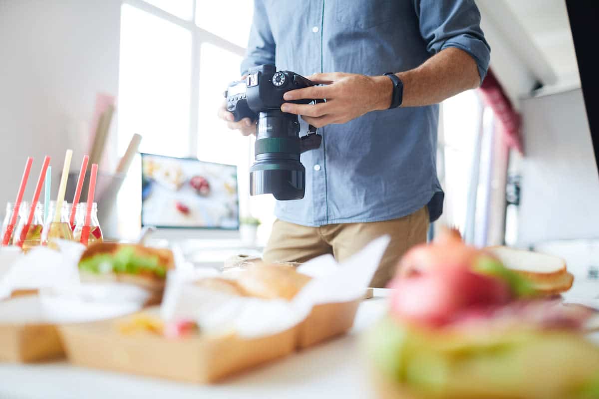 fotógrafo irreconhecível ALT5NYB