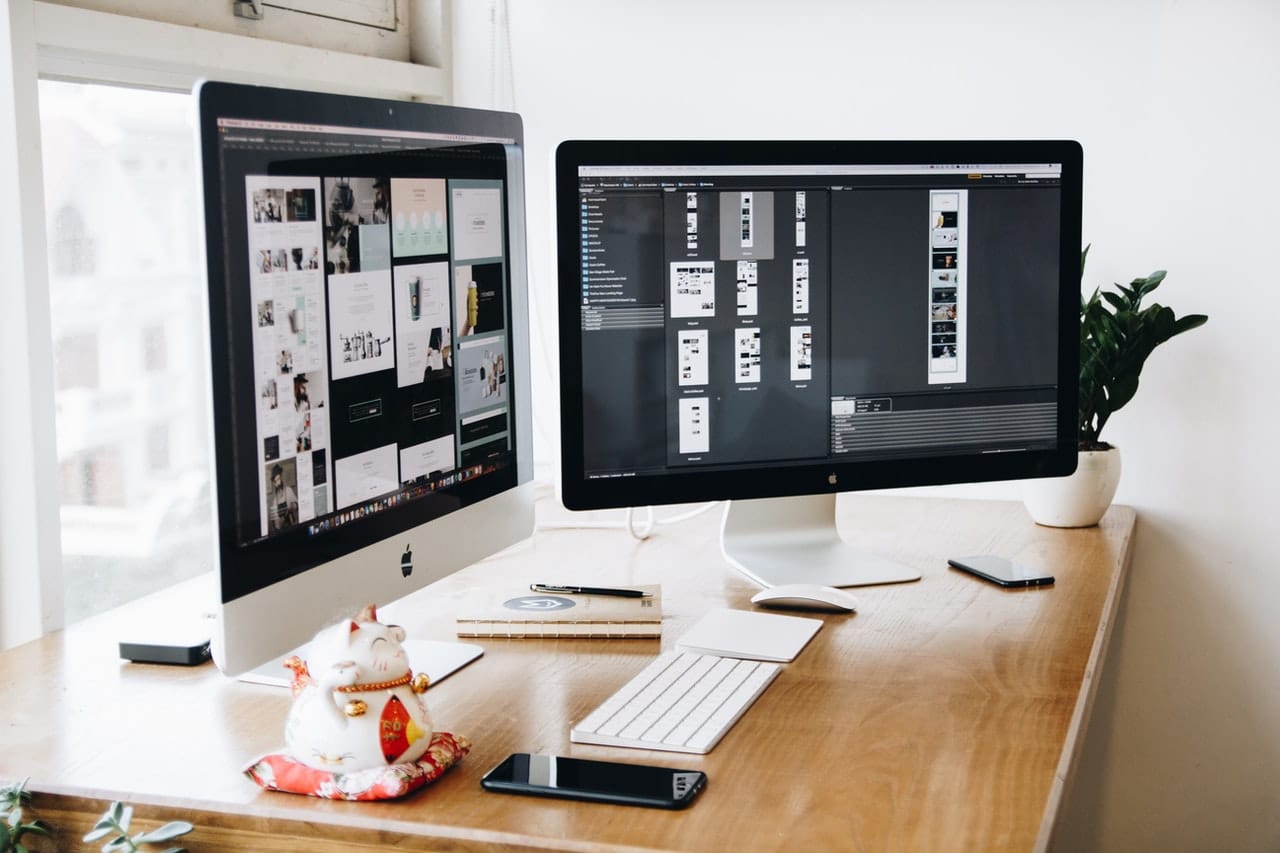 webdesign macbook desk