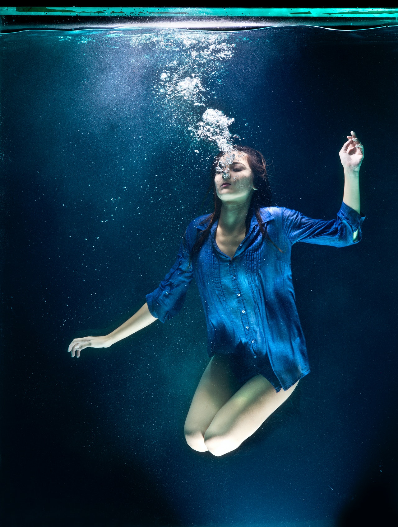 femme sous l'eau